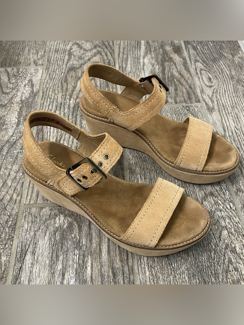 Clarks Artisan Tan Suede Wedge Platform Sandals Women’s US 8.5